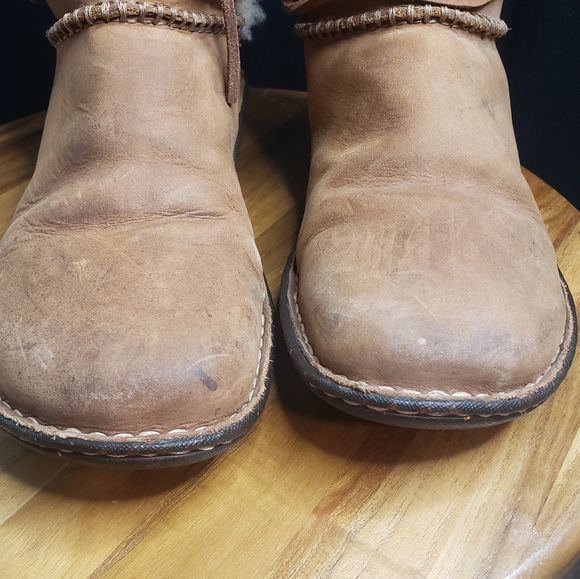 UGG 'Caspia' Winter Boots - Women's size 8 - Picture 6 of 13